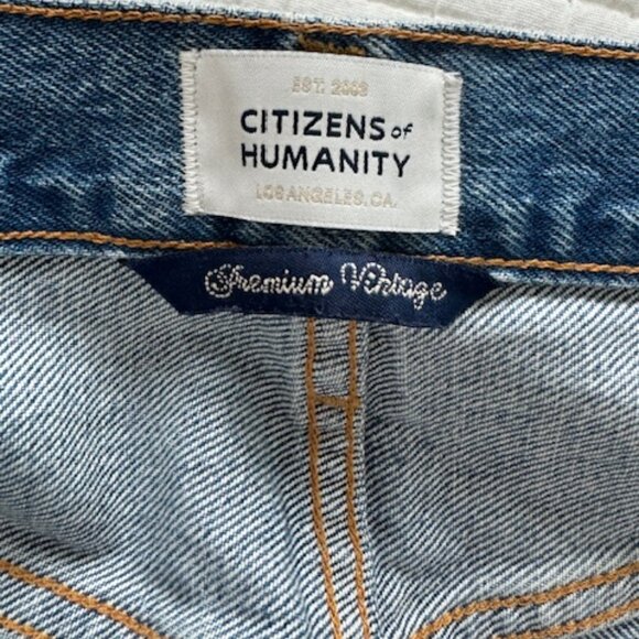 (Citizens of Humanity) Ayla Raw Hem Crop Jeans in Doheny - Picture 10 of 12